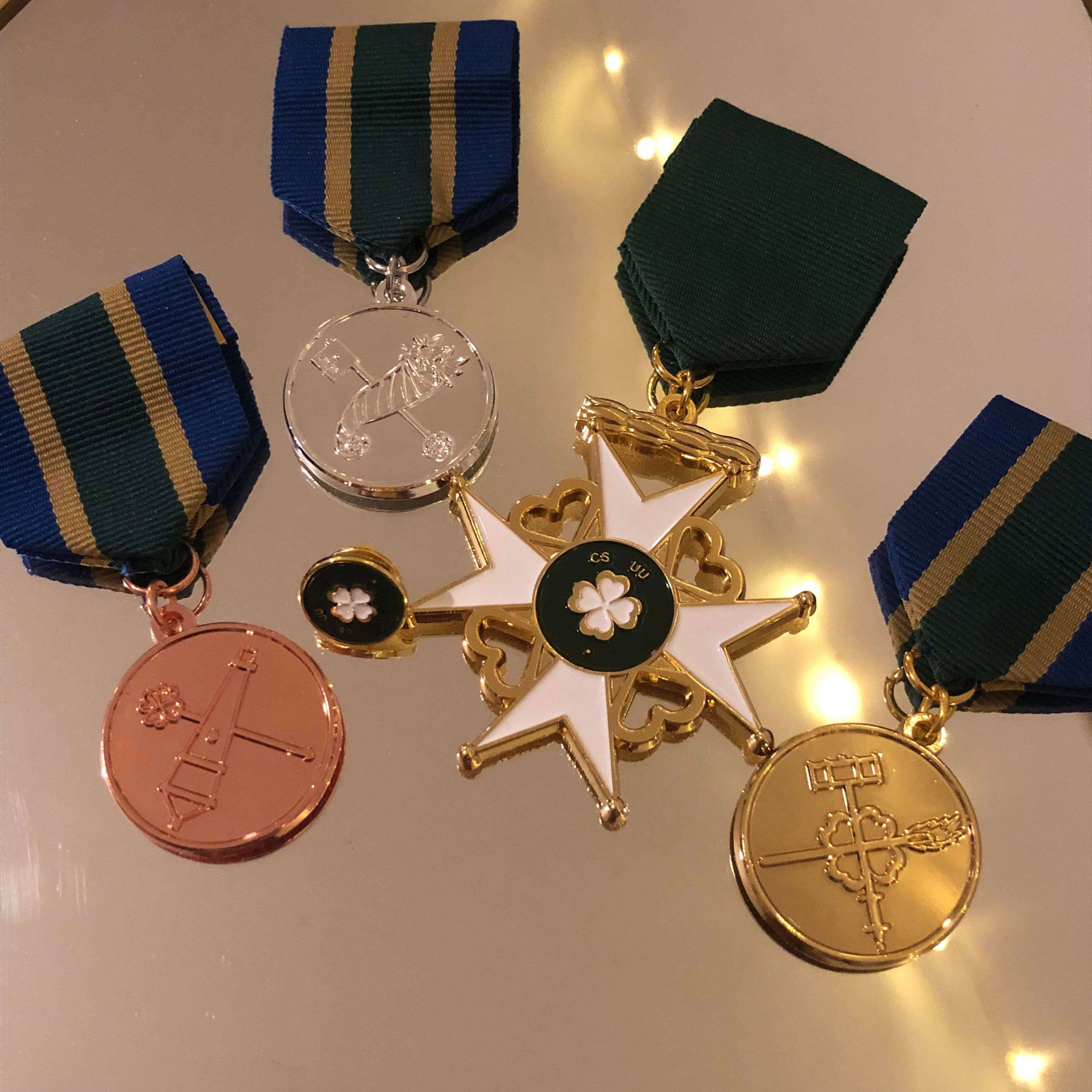 Medaljer och pin